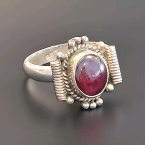 Sterling Silver 925 Vintage Handmade Cabachon Garnet Intricate Ring Size 8